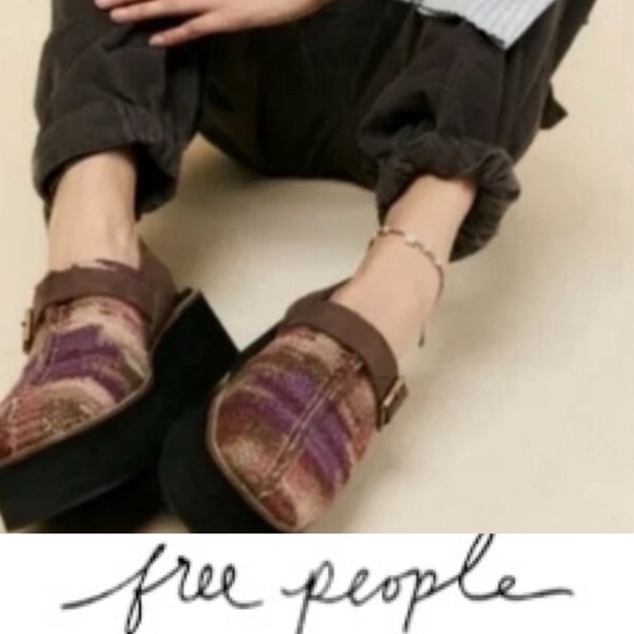 Gorgeous, Free People Astrid platform mule in mulberry❤️ - Picture 2 of 8